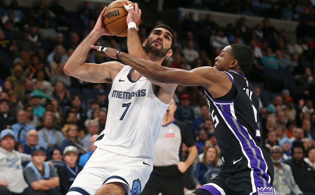 76人完胜灰熊,德罗赞统治全场 76人完胜灰熊,德罗赞统治全场