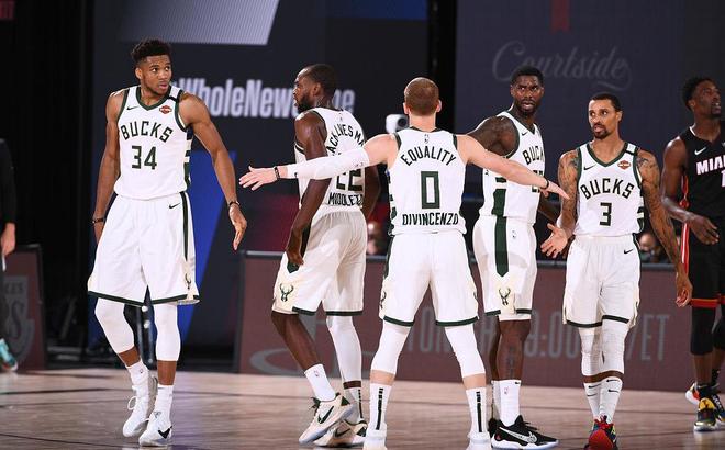 北京队横扫山东队,字母哥统治全场 北京队横扫山东队,字母哥统治全场