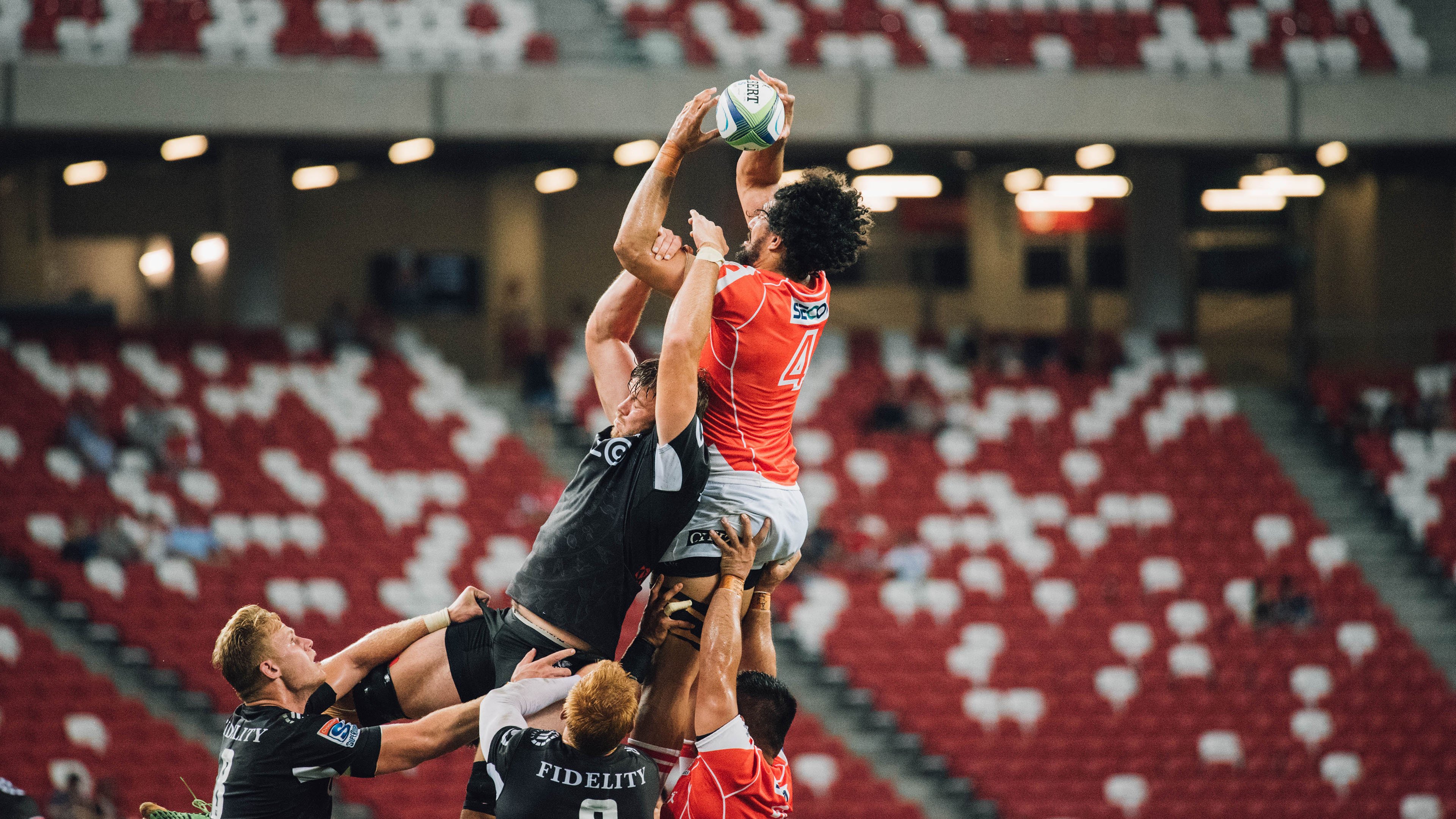 F1街道赛焦点战，波兰逆转巴萨，一场跨越维度的体育狂想